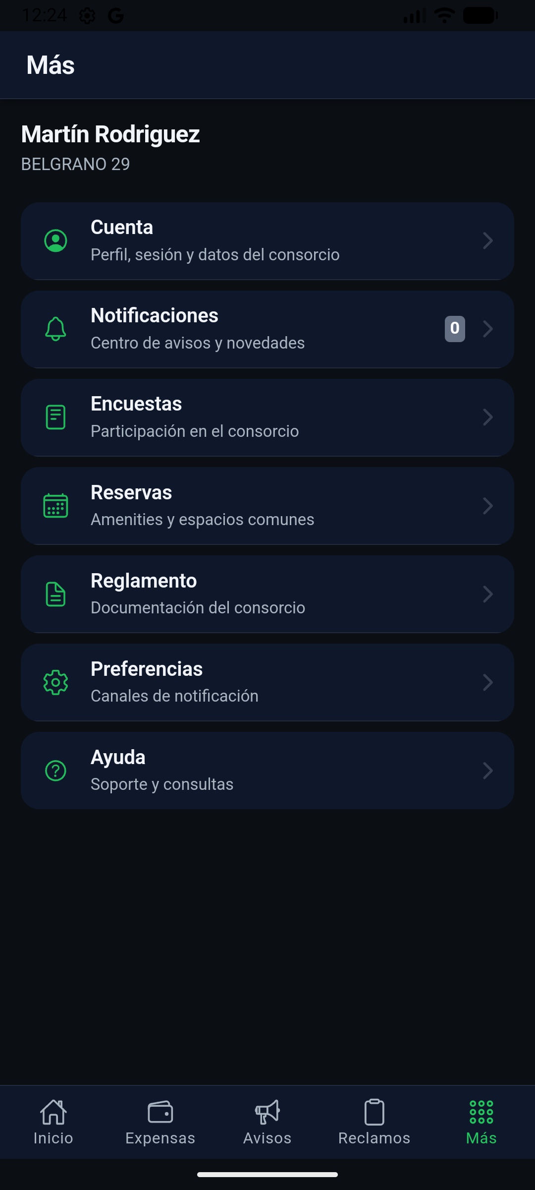 Captura de Urbian Residentes: menú Más con cuenta, notificaciones, encuestas, reservas, reglamento, preferencias y ayuda.